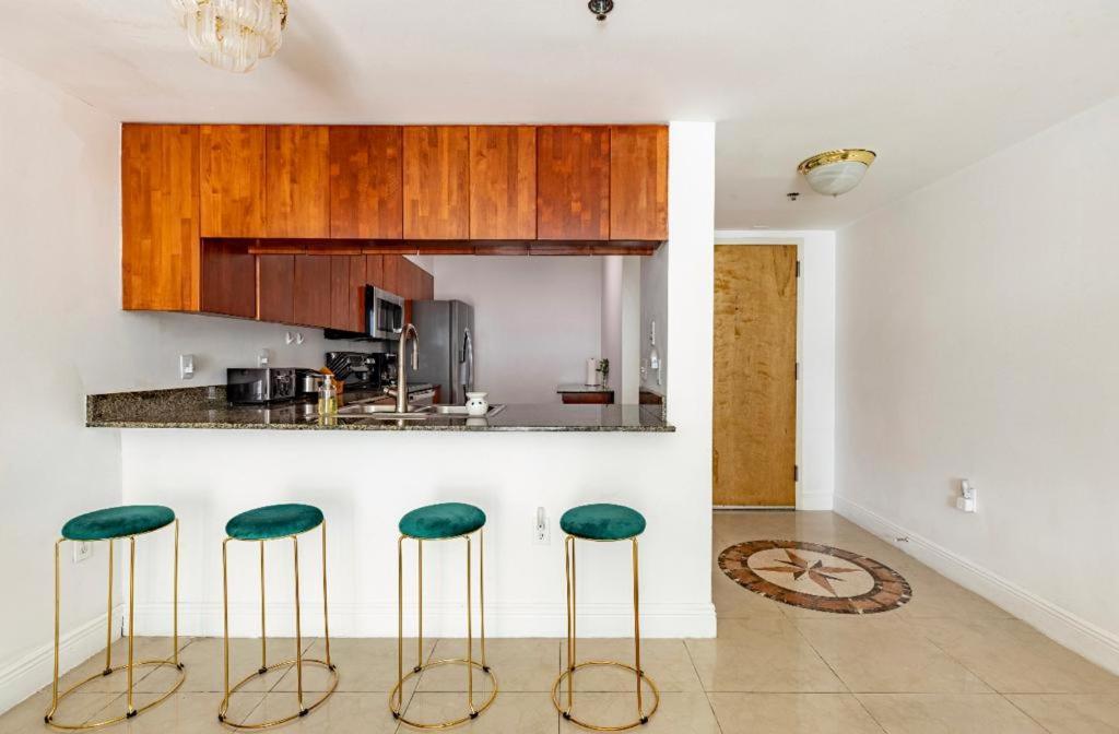 Two Bedroom Oceanview Apartment In Brickell Miami Luaran gambar